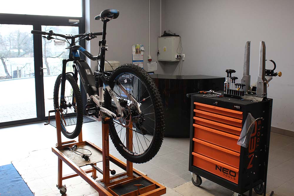 serwis rowerowy przy salonie rowerowym bmx